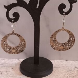 Elegant Gold Tone Hoop Earrings